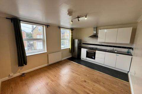 2 bedroom flat to rent, Rectory Grove, Croydon CR0