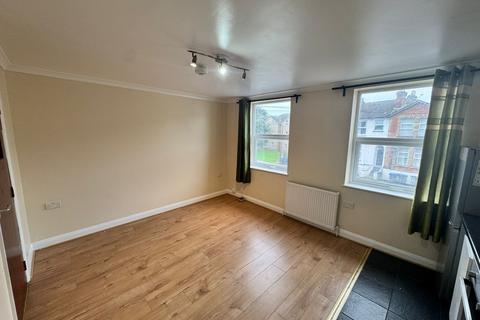 2 bedroom flat to rent, Rectory Grove, Croydon CR0