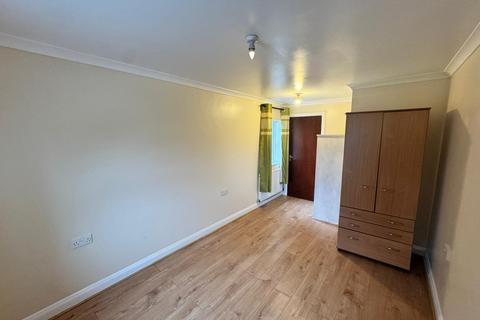 2 bedroom flat to rent, Rectory Grove, Croydon CR0