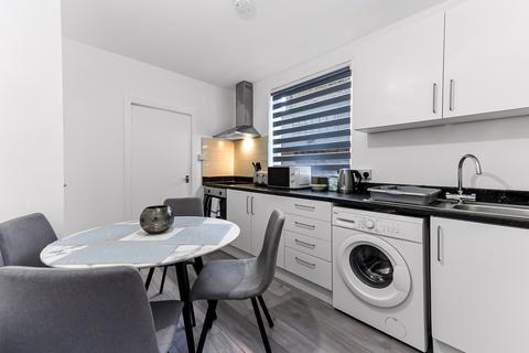 2 bedroom serviced apartment to rent, Harbut Road, London SW11