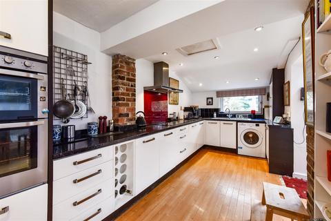 4 bedroom terraced house for sale, Lyndhurst Road, Chichester