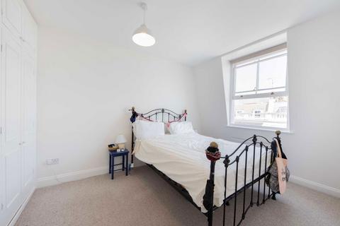 2 bedroom flat to rent, Clanricarde Gardens, London W2