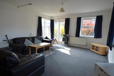 4 bedroom flat to rent, St. Stephens Court, Selly Oak, Birmingham B29