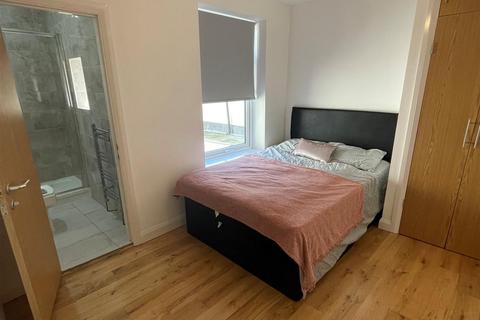 3 bedroom apartment to rent, Richmond Road, Cardiff