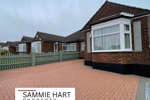 3 bedroom semi-detached bungalow for sale, Cranbrook Drive, Luton, Bedfordshire, LU3