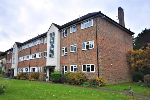 2 bedroom apartment to rent, Oaklands Court, Watford WD17