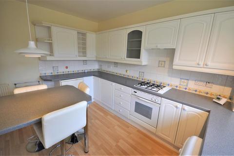 2 bedroom apartment to rent, Oaklands Court, Watford WD17