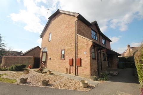 2 bedroom house to rent, Park Farm Close, Horsham