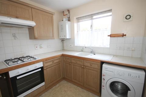 2 bedroom house to rent, Park Farm Close, Horsham