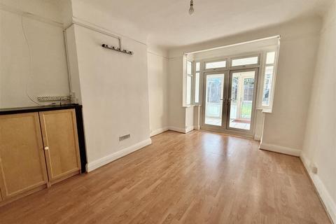 1 bedroom maisonette to rent, Great North Way, London