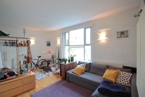 Studio to rent, Grove Court, 99 Larkhall Rise, Clapham SW4