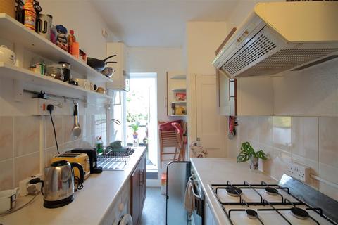 Studio to rent, Grove Court, 99 Larkhall Rise, Clapham SW4