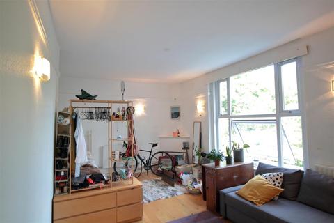 Studio to rent, Grove Court, 99 Larkhall Rise, Clapham SW4