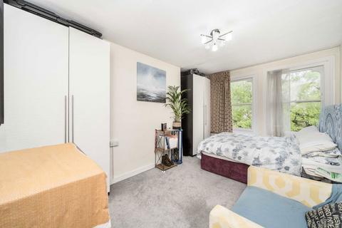 3 bedroom flat for sale, Lakeside Road, London W14