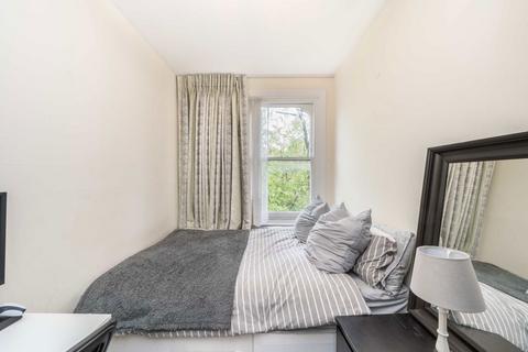 3 bedroom flat for sale, Lakeside Road, London W14