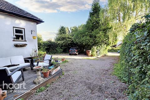 3 bedroom detached bungalow for sale, Mardley Avenue, Welwyn