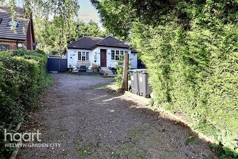 3 bedroom detached bungalow for sale, Mardley Avenue, Welwyn