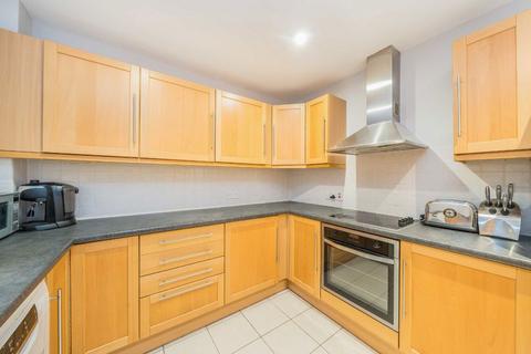 3 bedroom flat to rent, New Park Road, London SW2