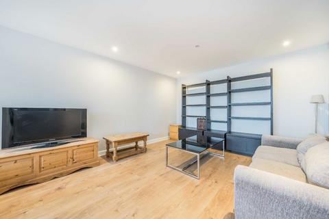 3 bedroom flat to rent, New Park Road, London SW2