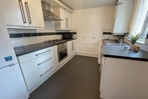 3 bedroom terraced house to rent, Ingrow Road, L6 9AJ,