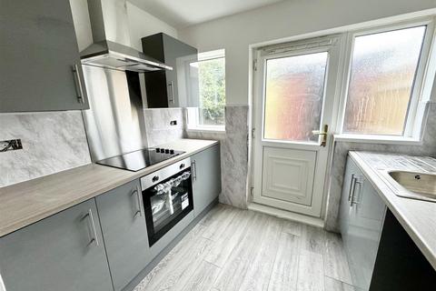 3 bedroom end of terrace house to rent, Easington Road, Stockton-On-Tees