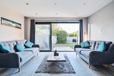 6 Clock House Mead, Oxshott, Leatherhead, KT22 0RW