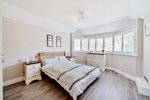 6 Clock House Mead, Oxshott, Leatherhead, KT22 0RW