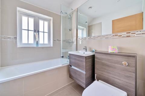 6 Clock House Mead, Oxshott, Leatherhead, KT22 0RW