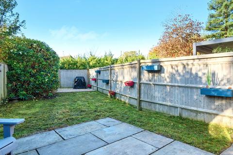 6 Clock House Mead, Oxshott, Leatherhead, KT22 0RW
