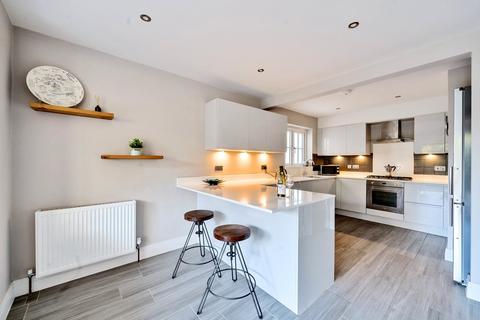 6 Clock House Mead, Oxshott, Leatherhead, KT22 0RW