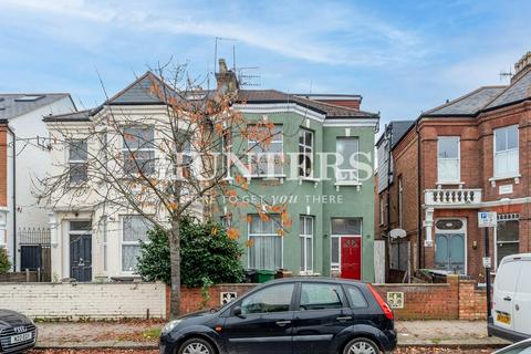 3 bedroom flat to rent, Fordwych Road, London