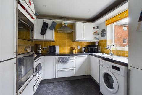 2 bedroom flat for sale, Three Bridges Road, Three Bridges RH10