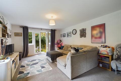 2 bedroom flat for sale, Three Bridges Road, Three Bridges RH10