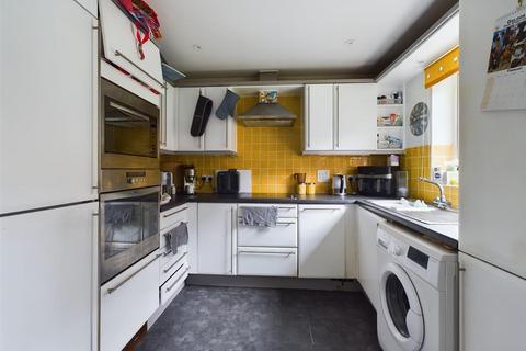 2 bedroom flat for sale, Three Bridges Road, Three Bridges RH10