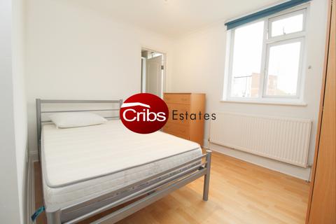 1 bedroom in a house share to rent, Morden, SM4