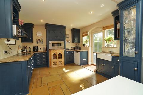 4 bedroom detached house to rent, Church Hill, Easingwold, York