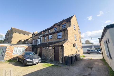 3 bedroom terraced house to rent, High Street, Iver SL0