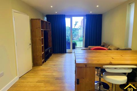 2 bedroom flat to rent, Winch House, London, SE17