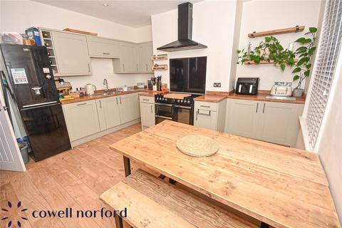 3 bedroom end of terrace house to rent, Heywood Road, Rochdale OL11