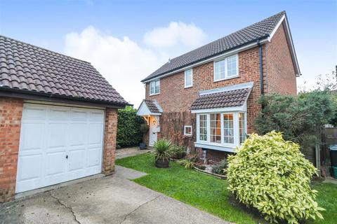 4 bedroom detached house for sale, Shannon Close, Rushden NN10