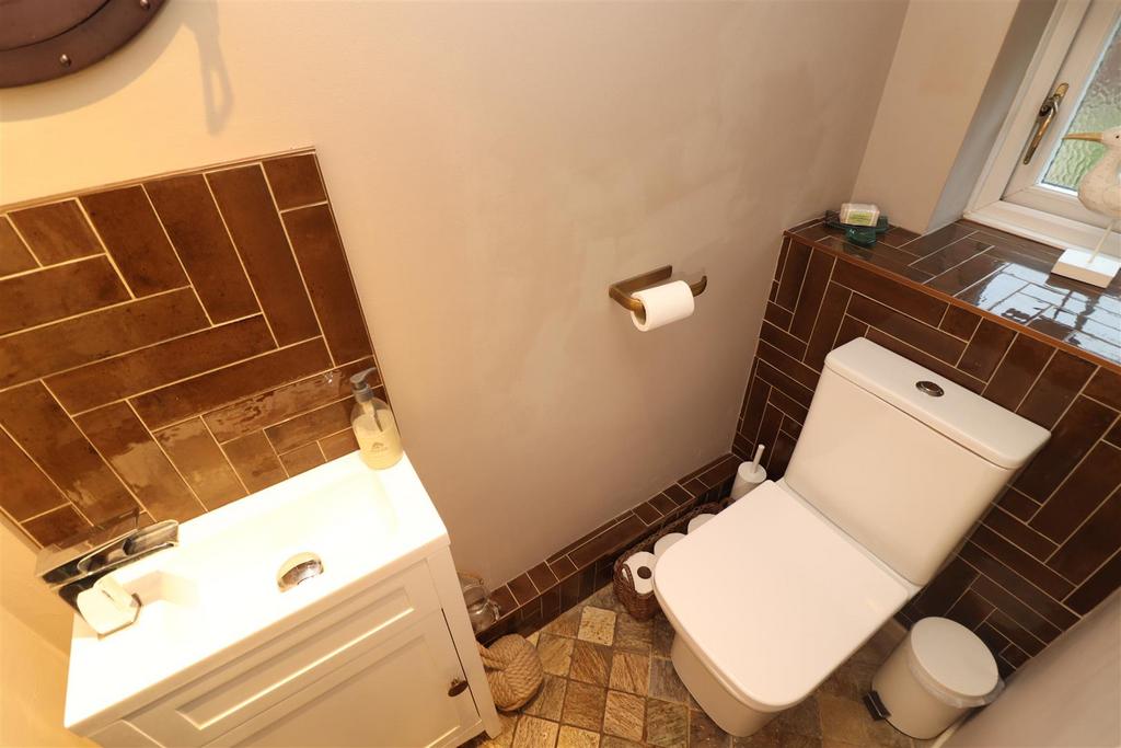 Ground Floor Cloakroom / WC