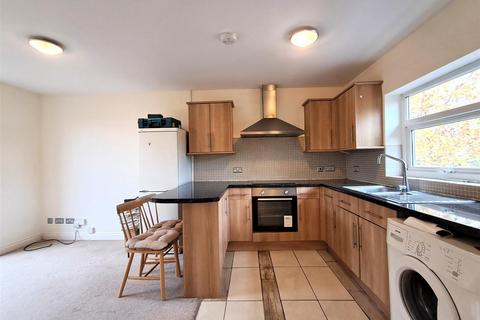 2 bedroom flat to rent, Rochester Road, Bristol