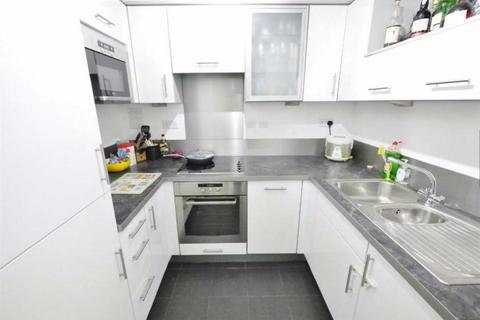 2 bedroom flat to rent, New Road, Brentwood, Essex, CM14