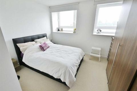 2 bedroom flat to rent, New Road, Brentwood, Essex, CM14