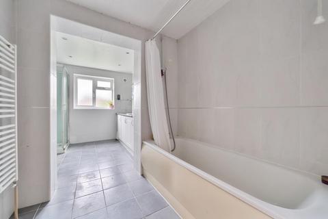 12 Ivy Close, Sunbury-on-thames, TW16 5JX