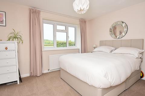 6 Ash Grove, Mere, Warminster, BA12 6BX
