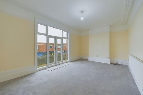 3 bedroom flat for sale, Tarring Road, Worthing, BN11