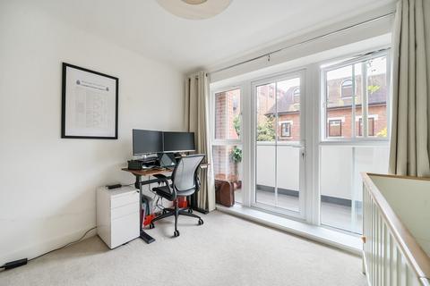 28, Edison House Flambard Way, Godalming, GU7 1FF