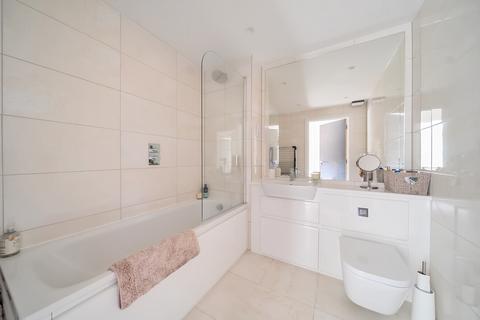 28, Edison House Flambard Way, Godalming, GU7 1FF