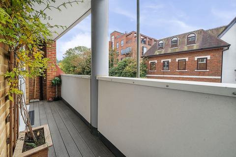 28, Edison House Flambard Way, Godalming, GU7 1FF